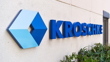Kennzeichen-Stand im TeckCenter: Kroschke testet mobile Filiale