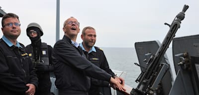 „Sie testen täglich unsere Verteidigungsbereitschaft“, sagt Merz über die Russen