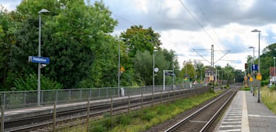 Iraker soll 16-Jährige vor Zug gestoßen haben – Gericht wirft Ausländerbehörde Fehler vor