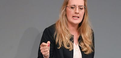 „Extrem besorgniserregend, was für ein Bild Merz von unserem Land zeichnet“, sagt Dröge