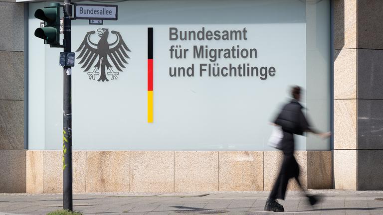 Zahl der Asylanträge sinkt um 60 Prozent