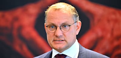 Tino Chrupalla spendet 4000 Euro an Schule – Kritik von Linken-Politikerin