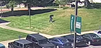 Attentat auf Charlie Kirk – FBI veröffentlicht Video, das Verdächtigen bei der Flucht zeigt