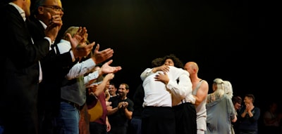 „Geh’n ma halt a bisserl unter“ – Endlich wieder Volkstheater fürs Volk