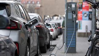 In jeder zweiten Kommune stehen E-Ladesäulen