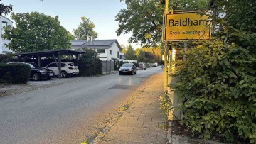 Kein automatischer Umstieg auf "rechts vor links": Ortsschild hebt Vorfahrtstraße nicht auf