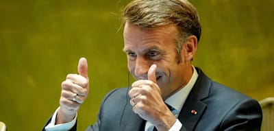 „Ich warte, weil für dich alles abgesperrt ist“ – Macron muss wegen Trump zu Fuß gehen