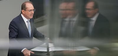 Dobrindt warnt vor Cyberangriffen und „ideologischen Drohnen“ in der AfD