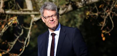 Verkehrsminister Schnieder bricht während Kabinettsklausur zusammen – und kommt ins Krankenhaus