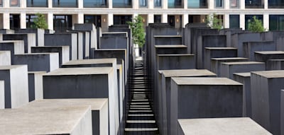 Messerangriff am Holocaust-Mahnmal – Tatverdächtiger kommt vor Gericht