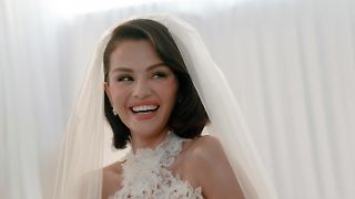 Selena Gomez präsentiert ihre Hochzeitskleider