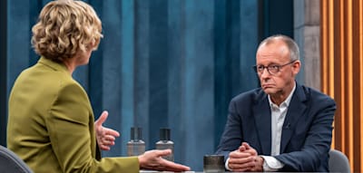 „Ich bin da an dieser Stelle auch sehr empfindlich“, sagt Merz sichtlich bewegt