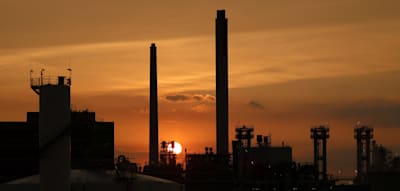 „Heftiger Schlag für deutsche Konjunktur“ – Unternehmen müssen Produktion massiv drosseln