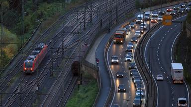 Zahl der Pendler wächst weiter deutlich