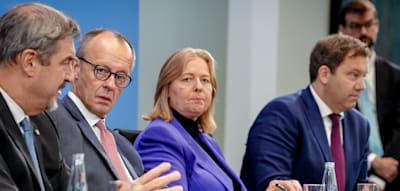 Merz verteidigt Sanktionen gegen Arbeitslose – „Muss fragen, ob SPD noch was spürt“, wüten Jusos