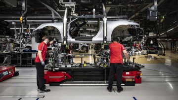 Gespräche über Sparrunde: Kippt die Porsche-Jobgarantie?