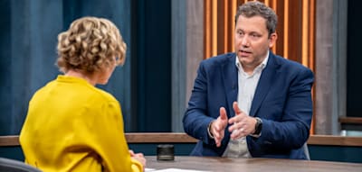 „Ist Lars Klingbeil ein talentierter Hütchenspieler?“ – die Ökonomin zögert