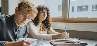 „KI gefährdet zum Teil auch hoch qualifizierte Arbeitnehmer, etwa Programmierer oder Juristen“