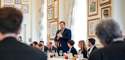 Auftritt im Waldorf Astoria – Wie der Vizekanzler für den Standort Deutschland wirbt