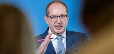 Dobrindt will Schüler auf Krisen- und Kriegsfall vorbereiten