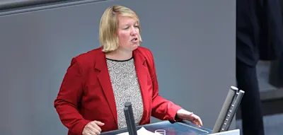 Union kritisiert SPD-Abgeordnete für Teilnahme an „Stadtbild“-Demo in erster Reihe