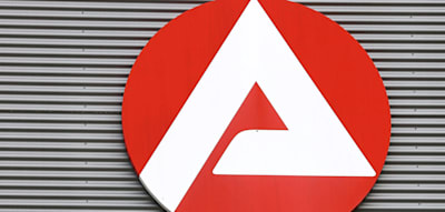 Zahl der Arbeitslosen sinkt leicht – Nachfrage nach neuen Mitarbeitern bleibt gering