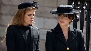 Verstecken sich Prinz Andrews Töchter im Ausland?