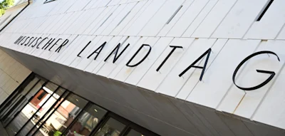 Grüne wollen Demokratieprojekte in Hessen dauerhaft finanziell absichern