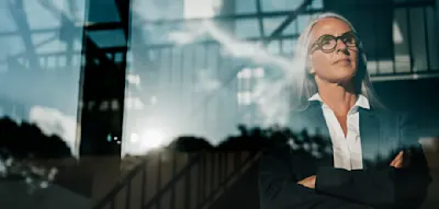 Warum Frauen in Führung unglücklicher sind als Männer