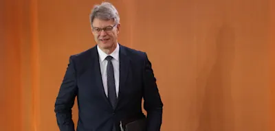 „Würden uns aller Kompetenzen beschneiden, wenn wir Benziner verbieten“, warnt der Verkehrsminister