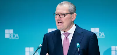 Arbeitgeberpräsident stellt sich gegen Merz und fordert Stopp des Rentenpakets