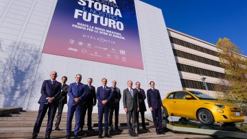 Ikone im Rampenlicht: Neuer Fiat 500 Hybrid startet – und Turin feiert mit
