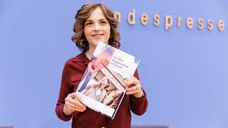 Ostbeauftragte: Vermögen muss anders verteilt werden