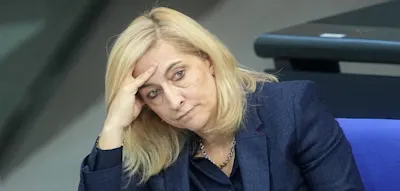 „Erschreckende Beleidigungen“ – Warken wirft AfD frauenfeindliche Kommentare im Bundestag vor