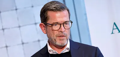 Wirtschaftsministerium fördert Firma, an der Reiches Lebensgefährte zu Guttenberg beteiligt ist