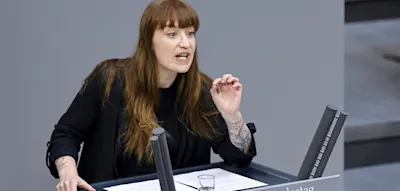 „Die Linke hat die Revolution ausgerufen“ und endet als Merz‘ Mehrheitsbeschaffer, höhnen die Grünen