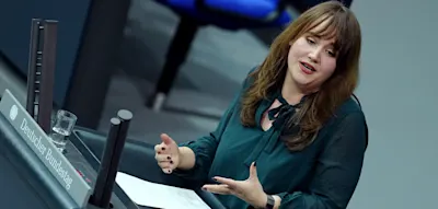 „Darauf habe ich keinen Bock mehr“ – Ricarda Lang zeigt auf Foto den Mittelfinger