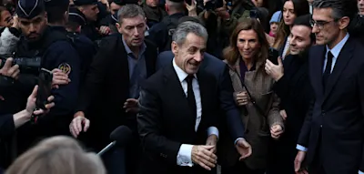 Nummer 320535 – Sarkozy beschwert sich nach 20 Tagen im Knast über Bett und Essen