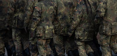 Bundeswehr-Soldaten helfen bei Bau von Schutzwall an Polens Ostgrenze