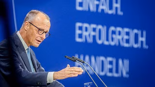 Massiver Umbau von Sozialstaat und Verwaltung gefordert