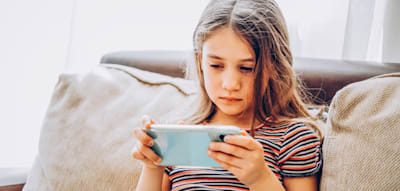 Smartphone-Verbot f&uuml;r Unter-14-J&auml;hrige? &bdquo;Erwachsene T&auml;ter sind das Problem&ldquo;, sagen die Gr&uuml;nen