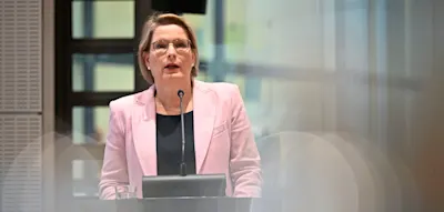 Hubig will &bdquo;inakzeptables&ldquo; Filmen in Saunen und an Badeseen unter Strafe stellen