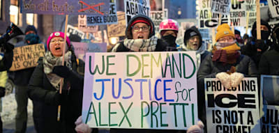 Wenn er seinen Laden schlie&szlig;t, f&auml;hrt ihn seine Tochter nach Hause &ndash; geduckt auf der R&uuml;ckbank