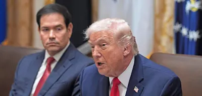 &bdquo;Wir sind sehr m&auml;chtig&ldquo;, sagt Trump &ndash; &bdquo;New York Times&ldquo; berichtet &uuml;ber drei Optionen f&uuml;r Iran-Schl&auml;ge