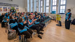 Azubi-Streik in Leipzig f&uuml;r mehr Lohn: "Nur von dem Ausbildungsgehalt zu leben w&auml;re utopisch."