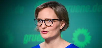 Gr&uuml;nen-Chefin Brantner wirft Kanzler Merz Verachtung der Deutschen vor