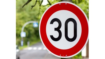 Ma&szlig;nahmen gegen schwere Verkehrsunf&auml;lle: "Sicherheit mit Augenma&szlig; statt pauschaler Tempolimits"