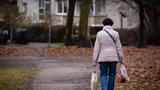Sollten kinderlose Menschen h&ouml;here Rentenbeitr&auml;ge zahlen?