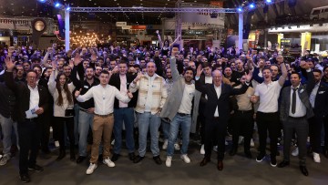 Lossprechung: Kfz-Innung Stuttgart ehrt knapp 200 Nachwuchskr&auml;fte