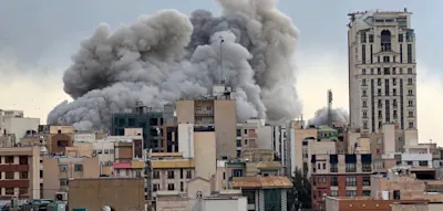 Der Ajatollah wird schon 1996 fiktiv in die Luft gebombt